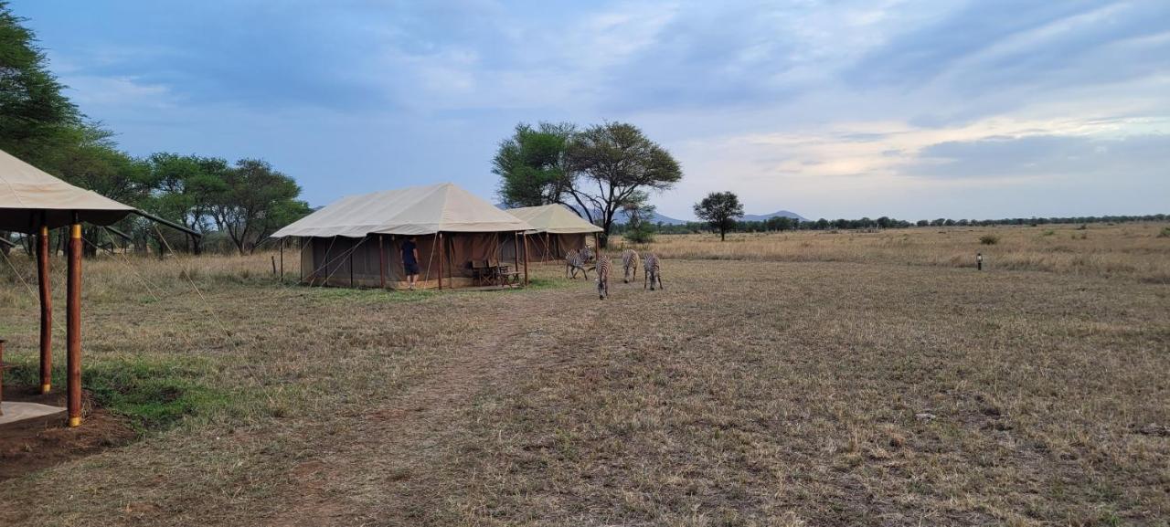 Hotel Zawadi Camp Serengeti Exterior foto